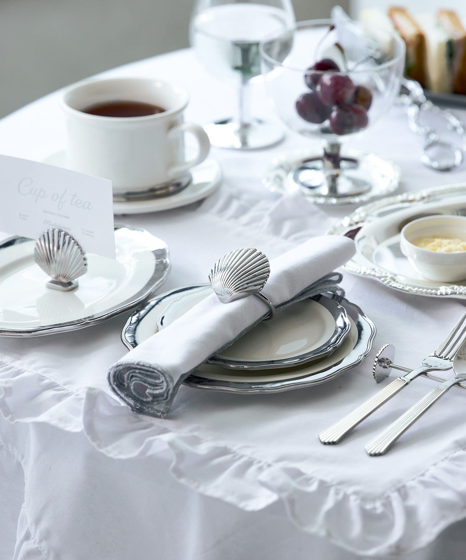 ナプキン&ホルダーセット／SILVER CAFE | 3COINS(スリーコインズ