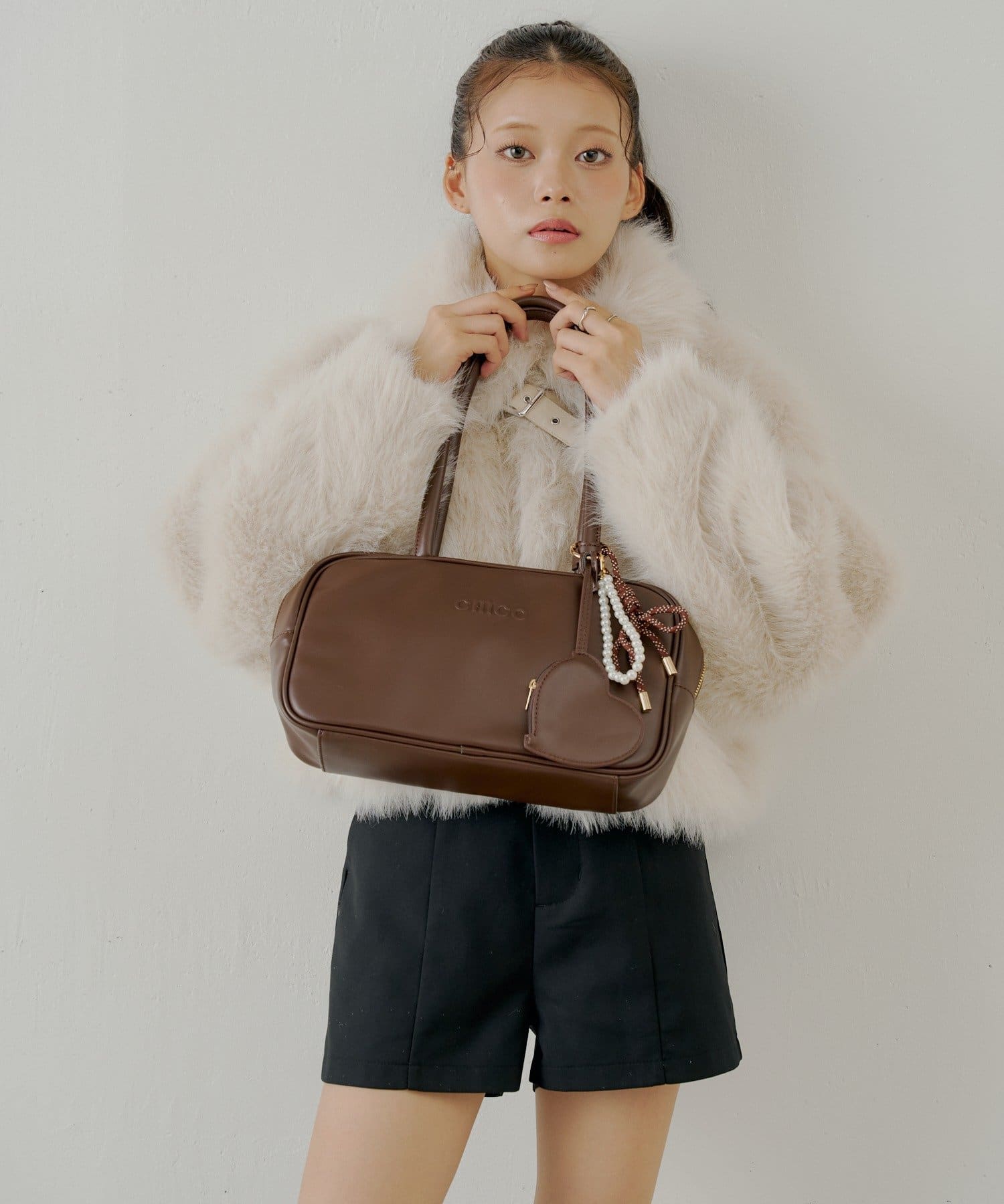 2サイズ展開】チャーム付きスクエアボストンバッグ【タブレット端末