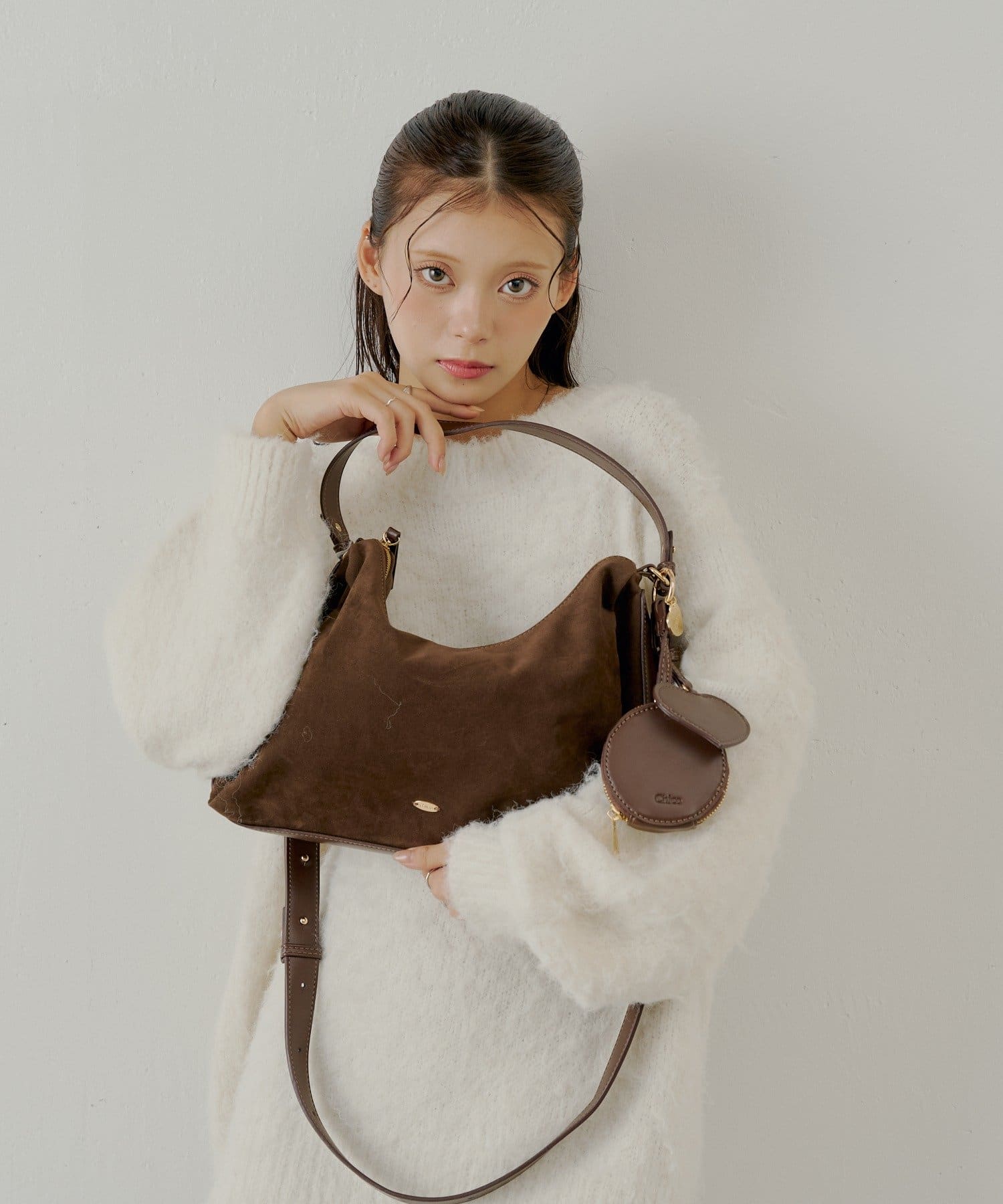 ポーチチャーム付きスエードコンビボストンバッグ | Chico(チコ