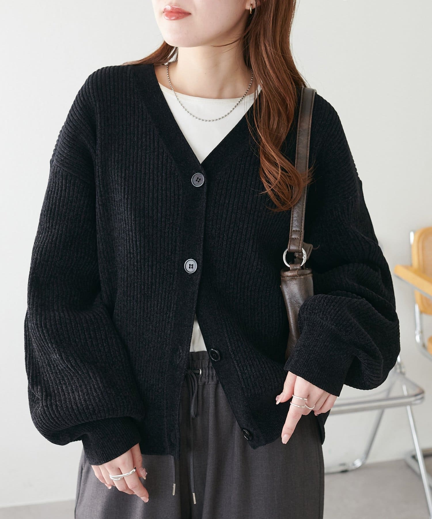 見た目以上の暖かさ】ベロアモールVネックカーディガン | DISCOAT
