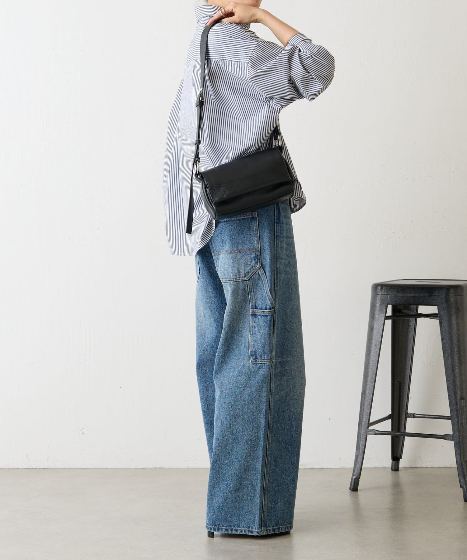 本革》ミニレザーボディバッグ | BEARDSLEY(ビアズリー)レディース