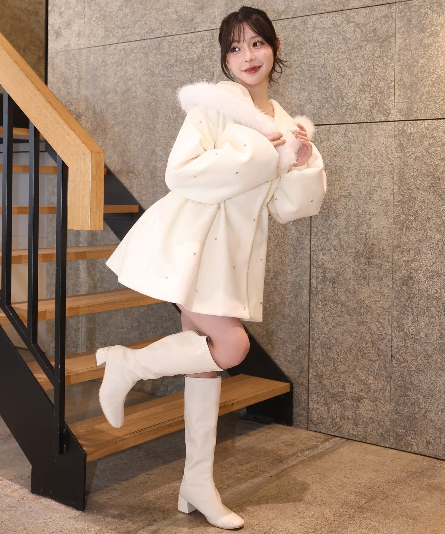 今すぐお届け》フードフェイクファービジューミドルコート | one after