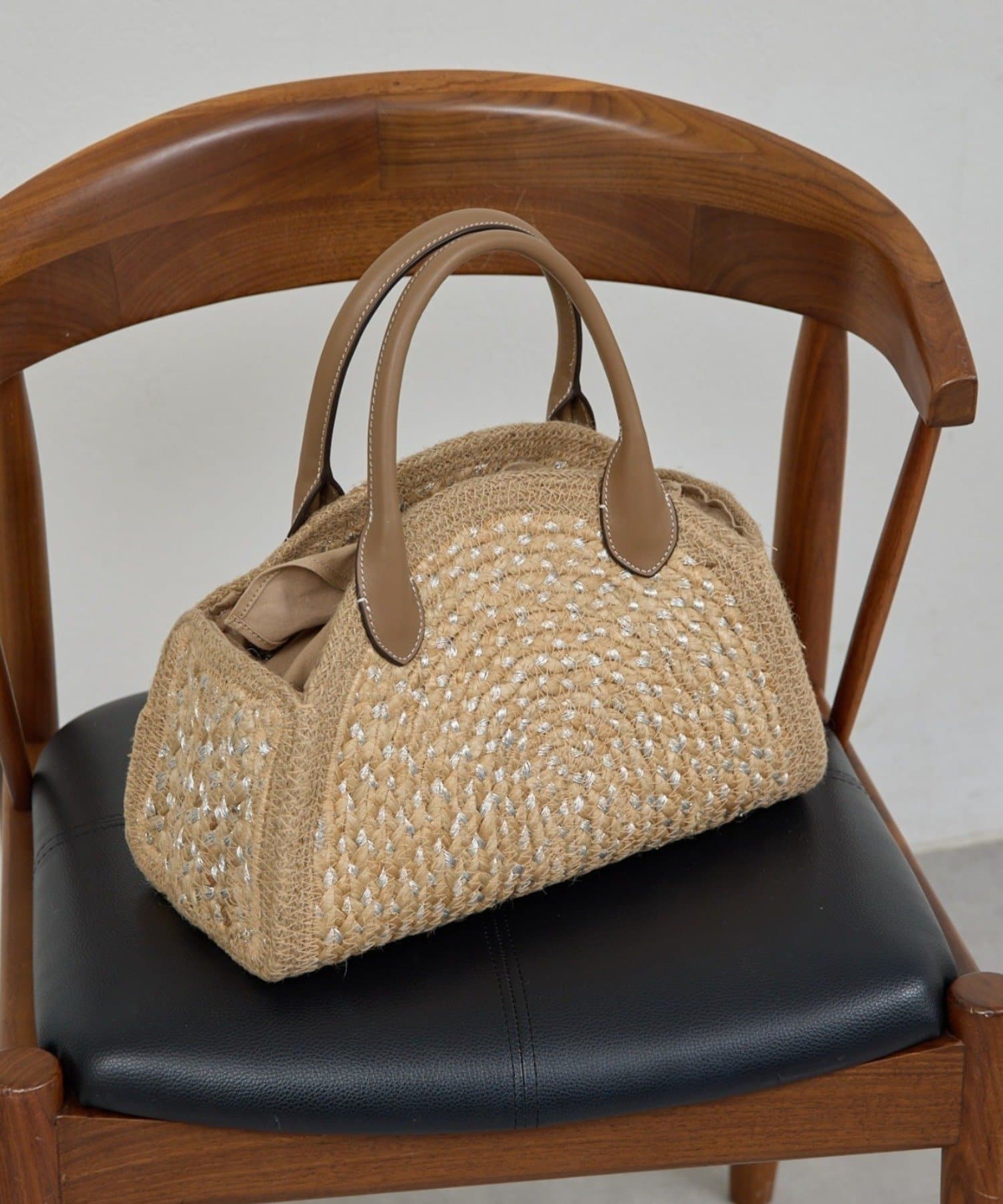 近日予約開始】【Jhuri Shate】ハーフサークルバッグ／S