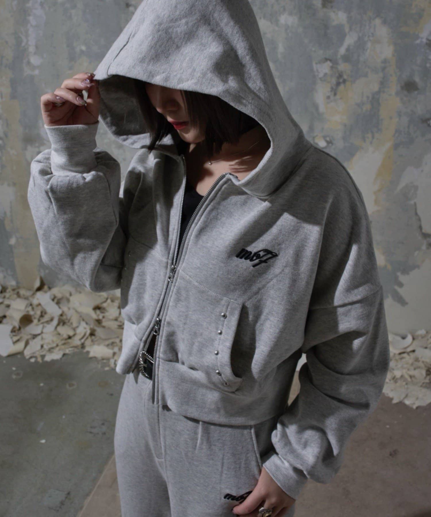 Mavie..7】スタッズ付裏毛パーカー | Remind me and forever