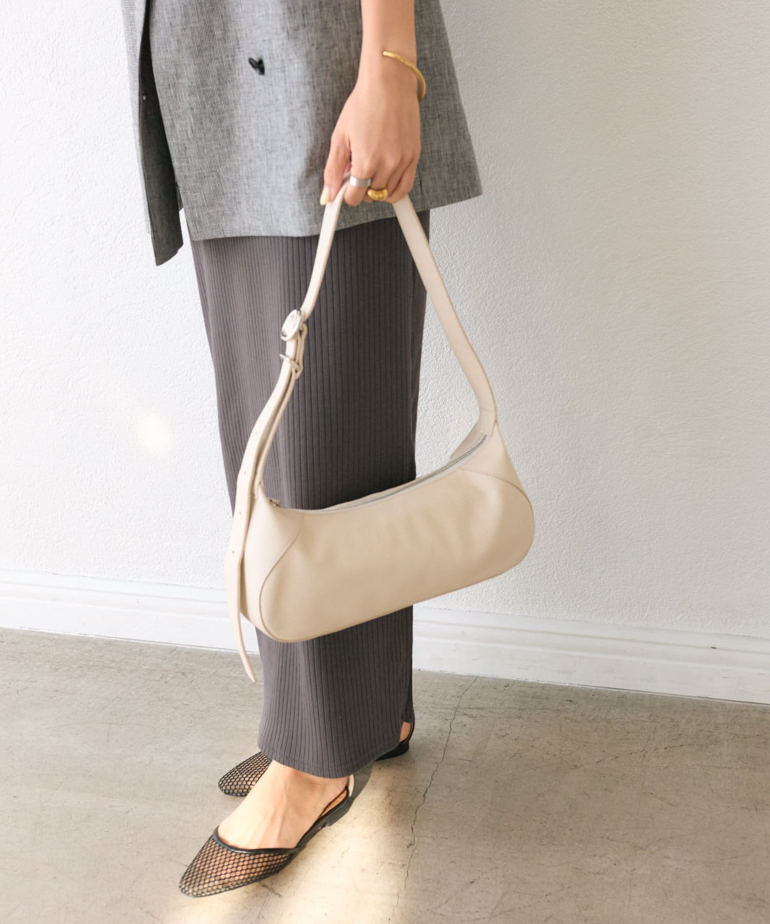 コーデのポイントに】レザーボディバッグ | RIVE DROITE(リヴドロワ