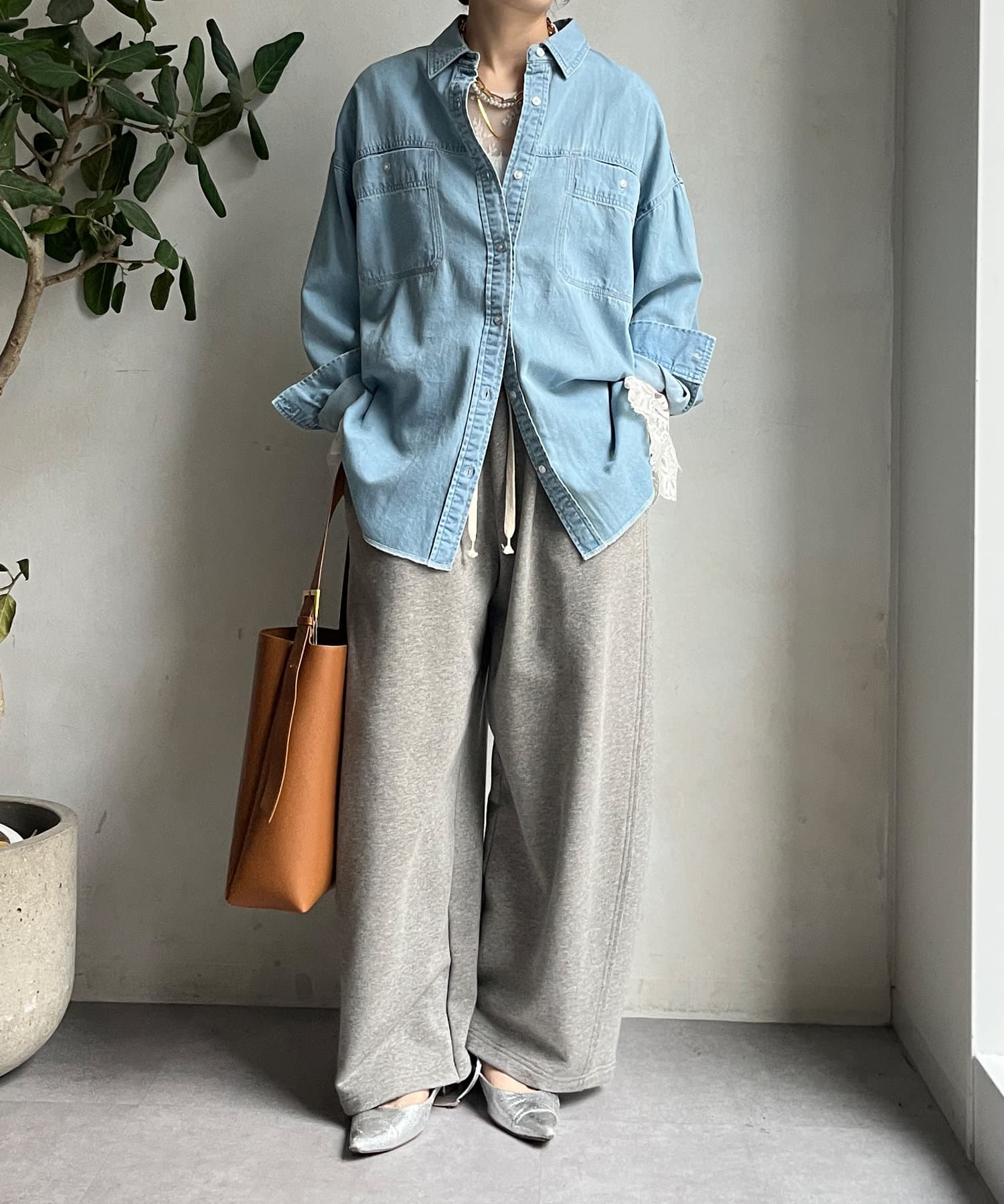 柔らかい素材/シーズンレスで使える！】リヨセルデニムシャツ | DOUDOU