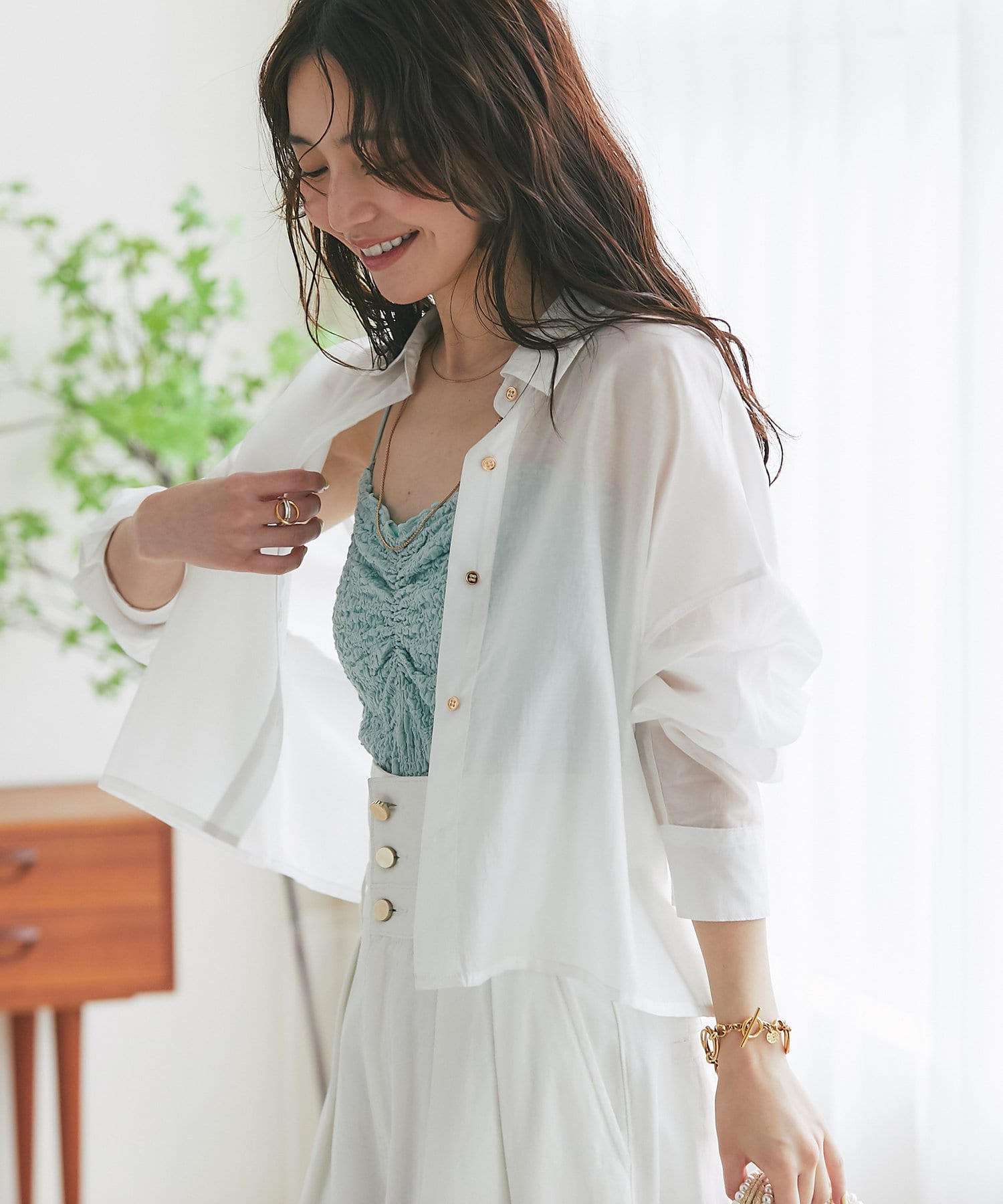 名品・新色登場！】シアークロップドシャツ | La boutique BonBon(ラブ