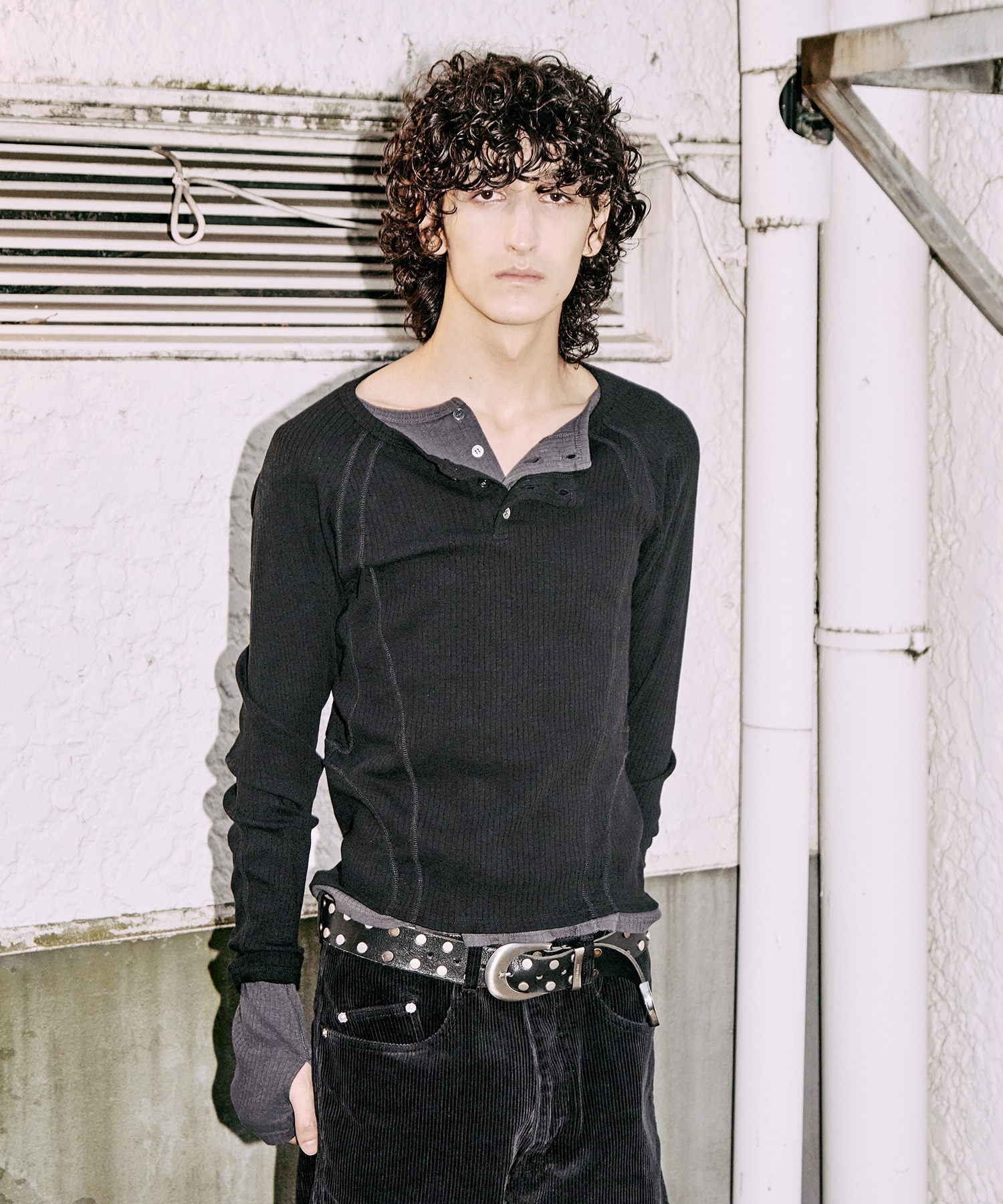 別注 HENLEY PANELED SWEATER(1 DARK GREY): NVRFRGT: MENS｜CONZ