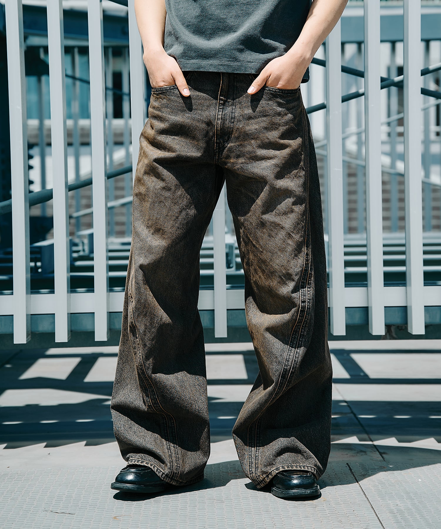 3D TWISTED WIDE LEG JEANS(1 BLACK): NVRFRGT: MENS｜CONZ ONLINE STORE