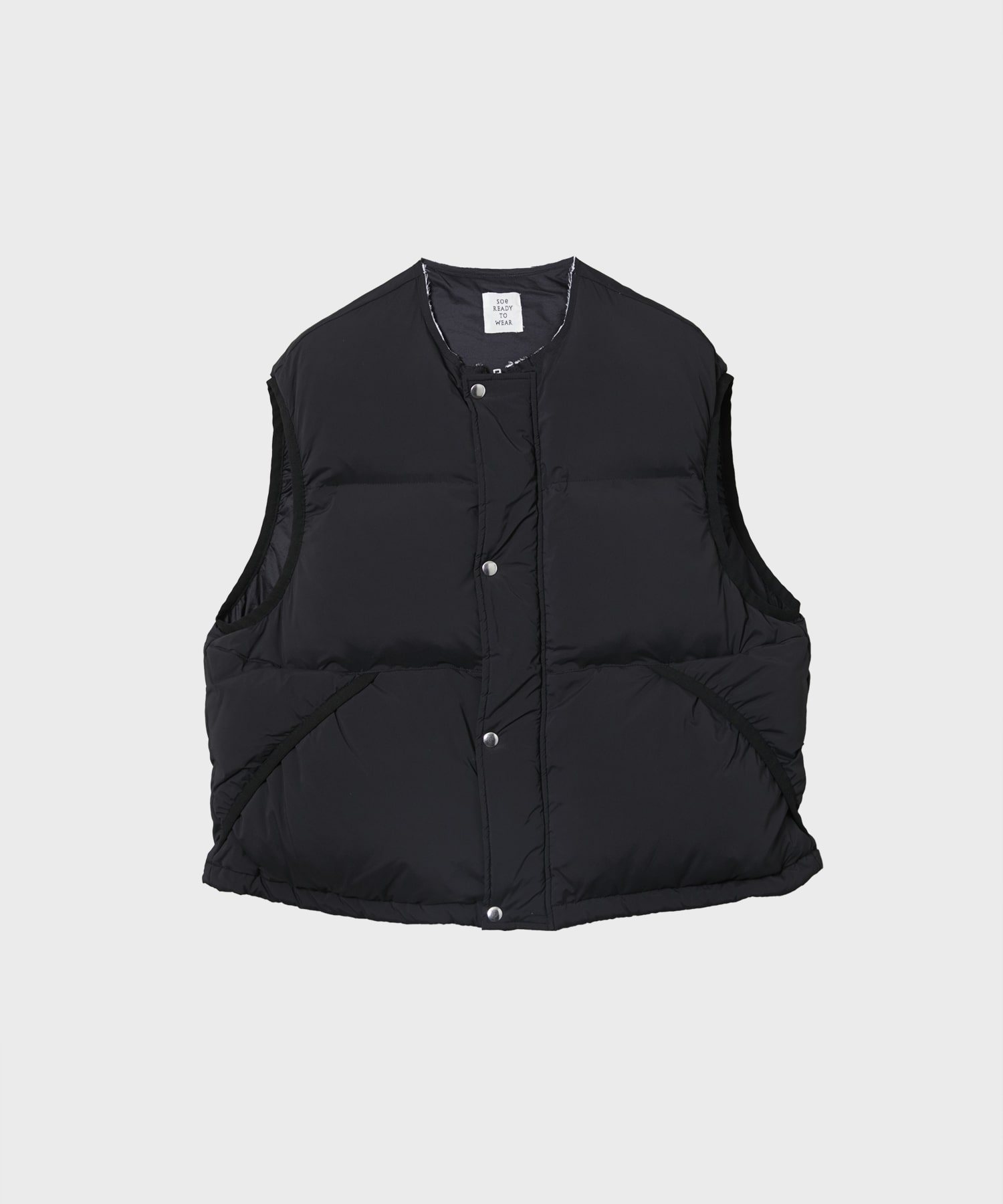 別注 Collarless Down Vest Jacket(FREE BLACK): soe: MENS｜CONZ