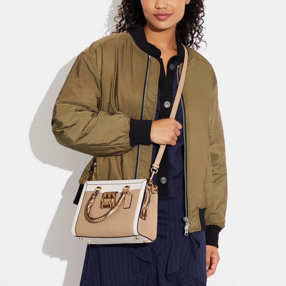 公式】コーチアウトレット | グレース キャリーオール・カラーブロック