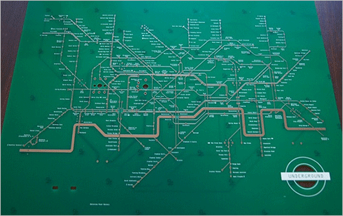 少年心をくすぐる、ラジオの電子回路で再現した地下鉄の路線図 -Tube