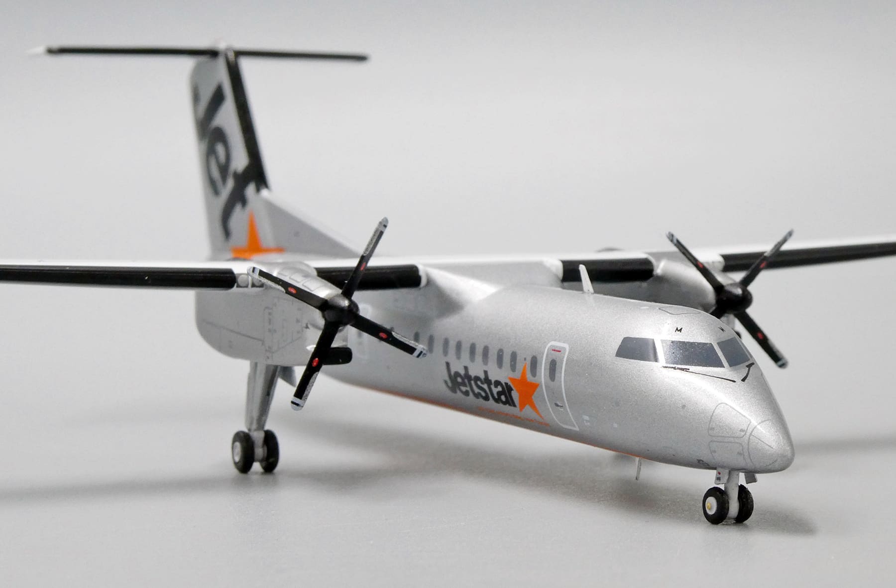 JC Wings 1:200 Jetstar Airways de Havilland DHC-8-300Q Dash 8 VH