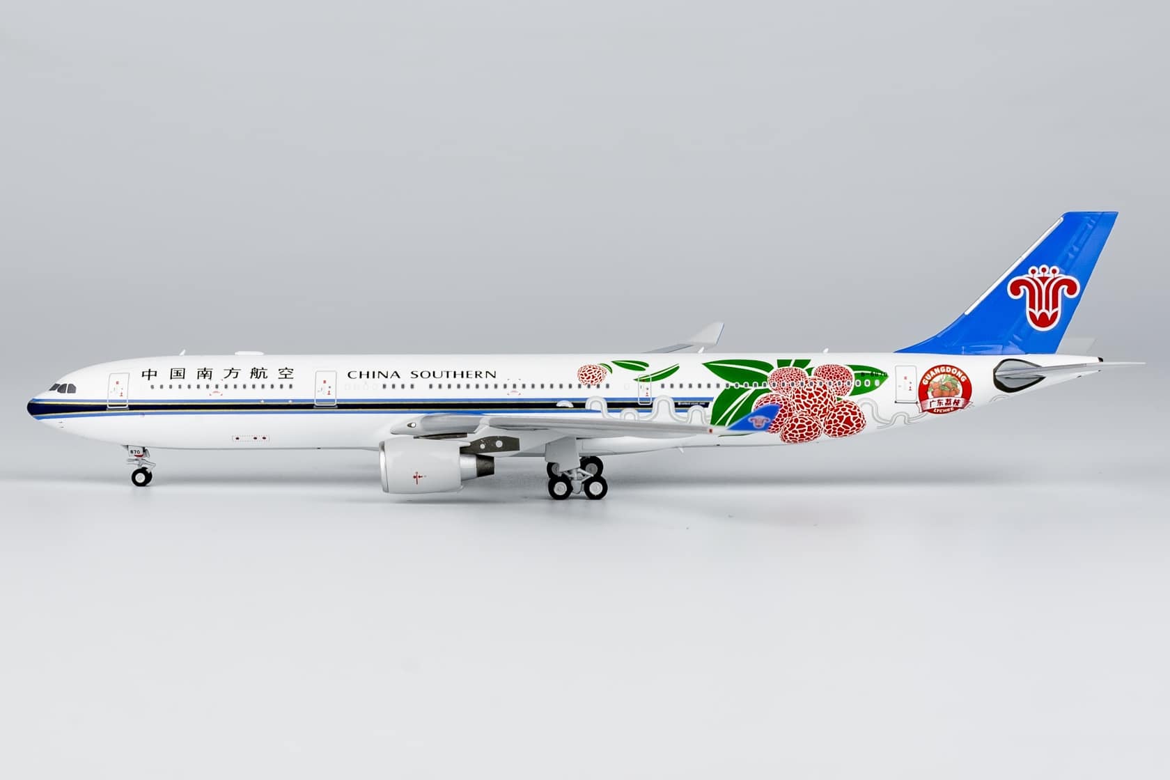 NG Models Ultimate 1:400 China Southern Airlines Airbus A330-300