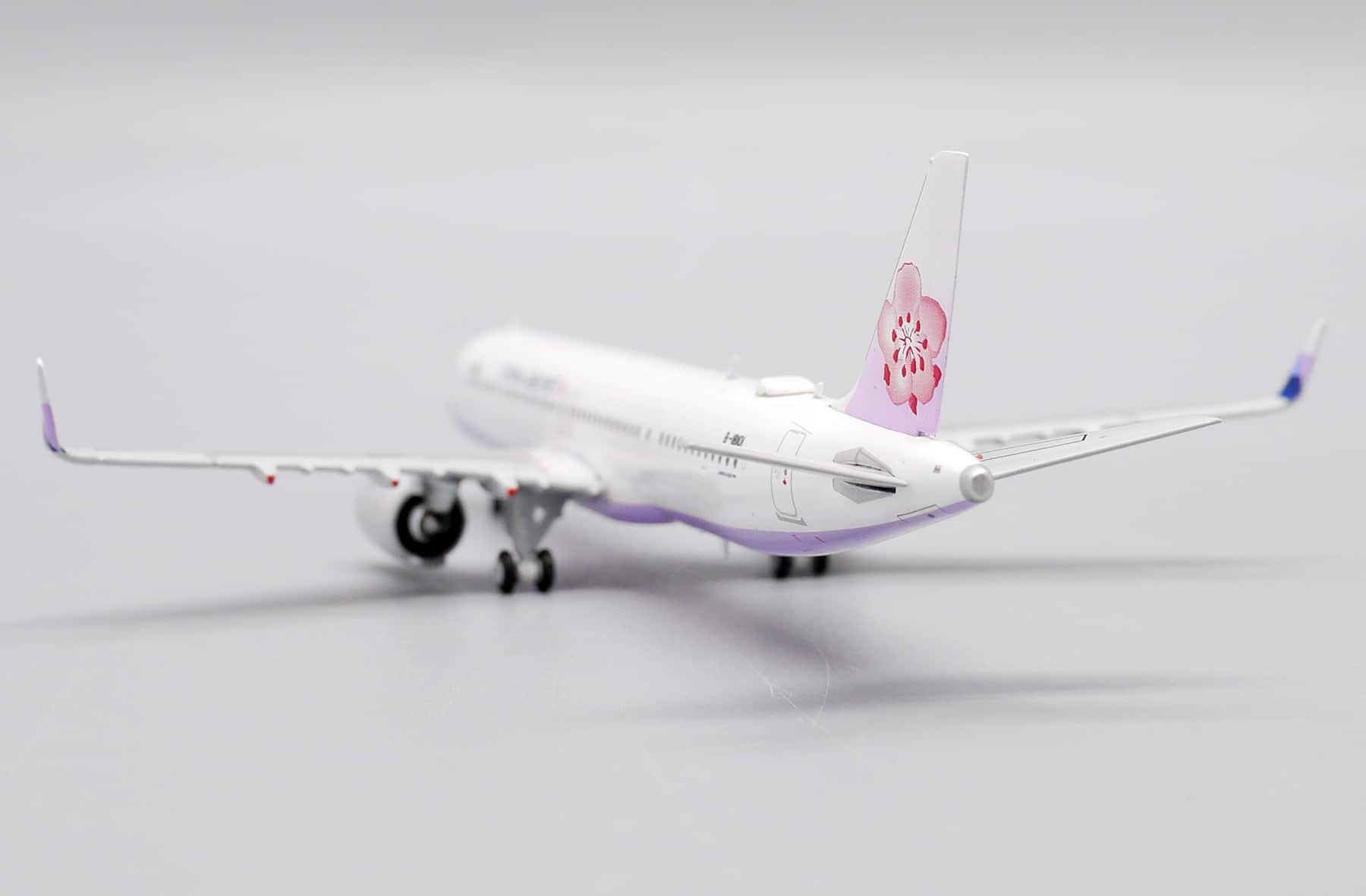 JC Wings 1:400 China Airlines Airbus A321neo B-18101 (XX40035)