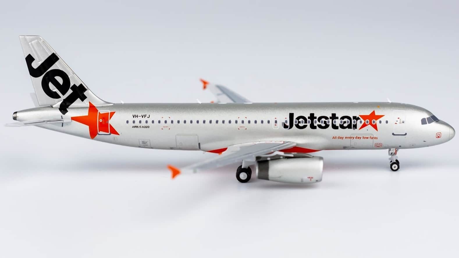 NG Models 1:400 Jetstar Airways Airbus A320-200 VH-VFJ (NG15011)