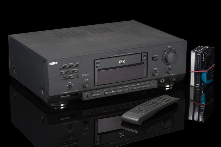 Philips DCC900 Digital Cassette Recorder | Science Museum Group