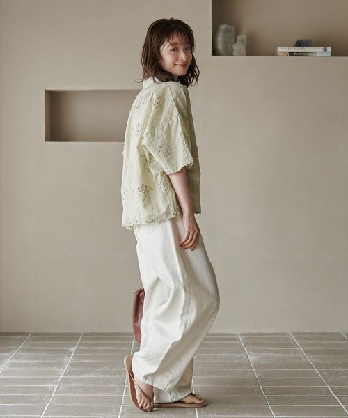 新色登場・追加】3Dフラワー刺繍 ハーフスリーブシャツ