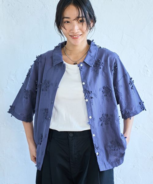 新色登場・追加】3Dフラワー刺繍 ハーフスリーブシャツ