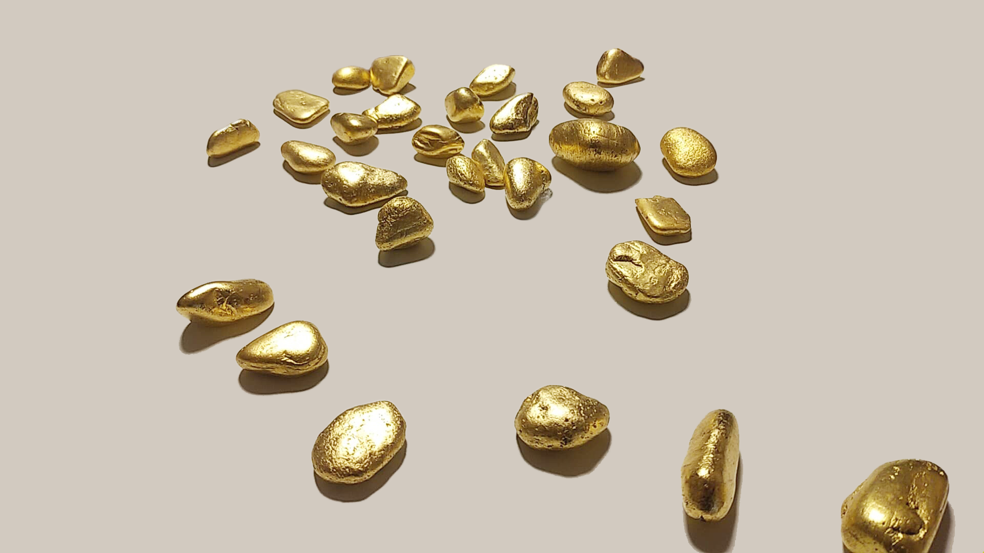 OSAKA】京もの認定工芸士に技を学ぶ「石の金箔ペーパーウェイト」作り