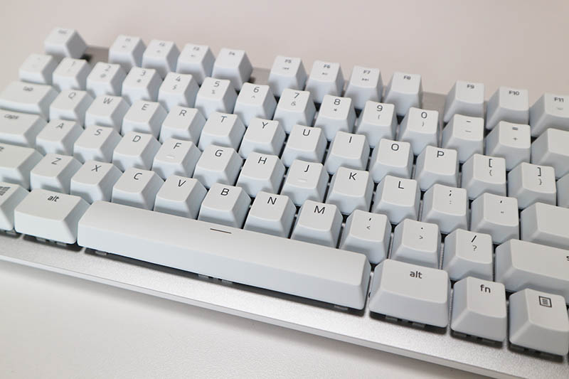 Razer Pro Typeレビュー】白が美しいBluetoothと2.4GHzの両対応の