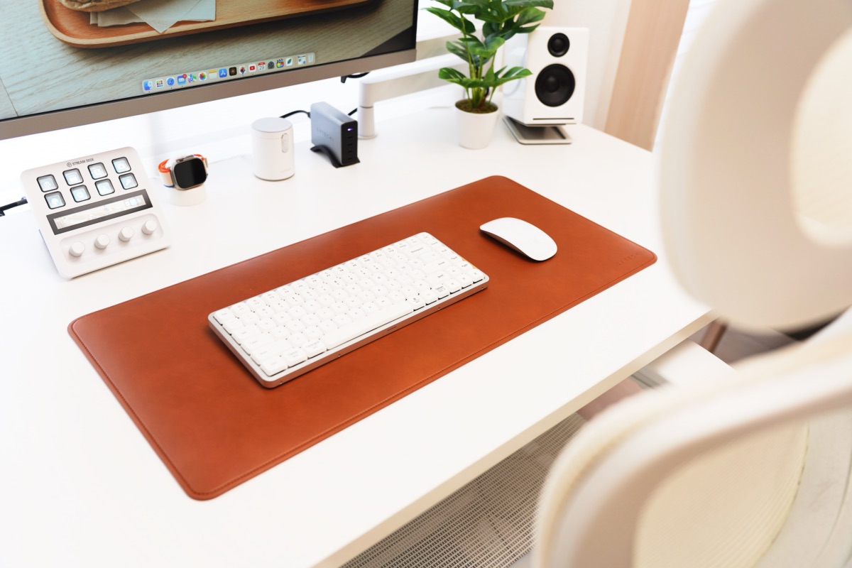 Satechi ヴィーガンレザーデスクマット』レビュー｜撥水仕様のしなやか