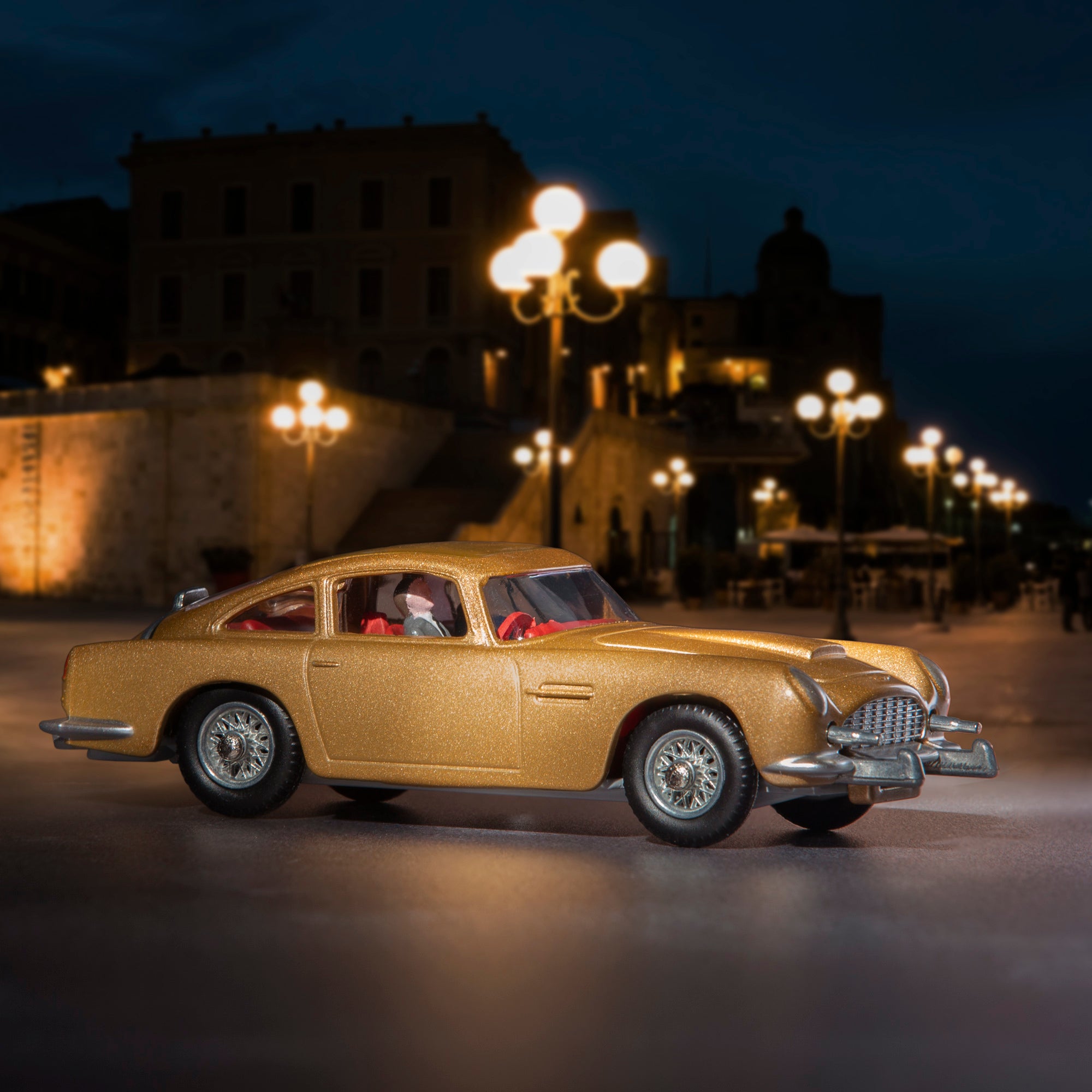 261 - James Bond's Aston Martin D.B.5 – Corgi Model Club