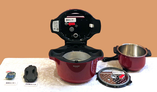 業界初 電気無水鍋「ヘルシオ ホットクック」を発売：シャープ