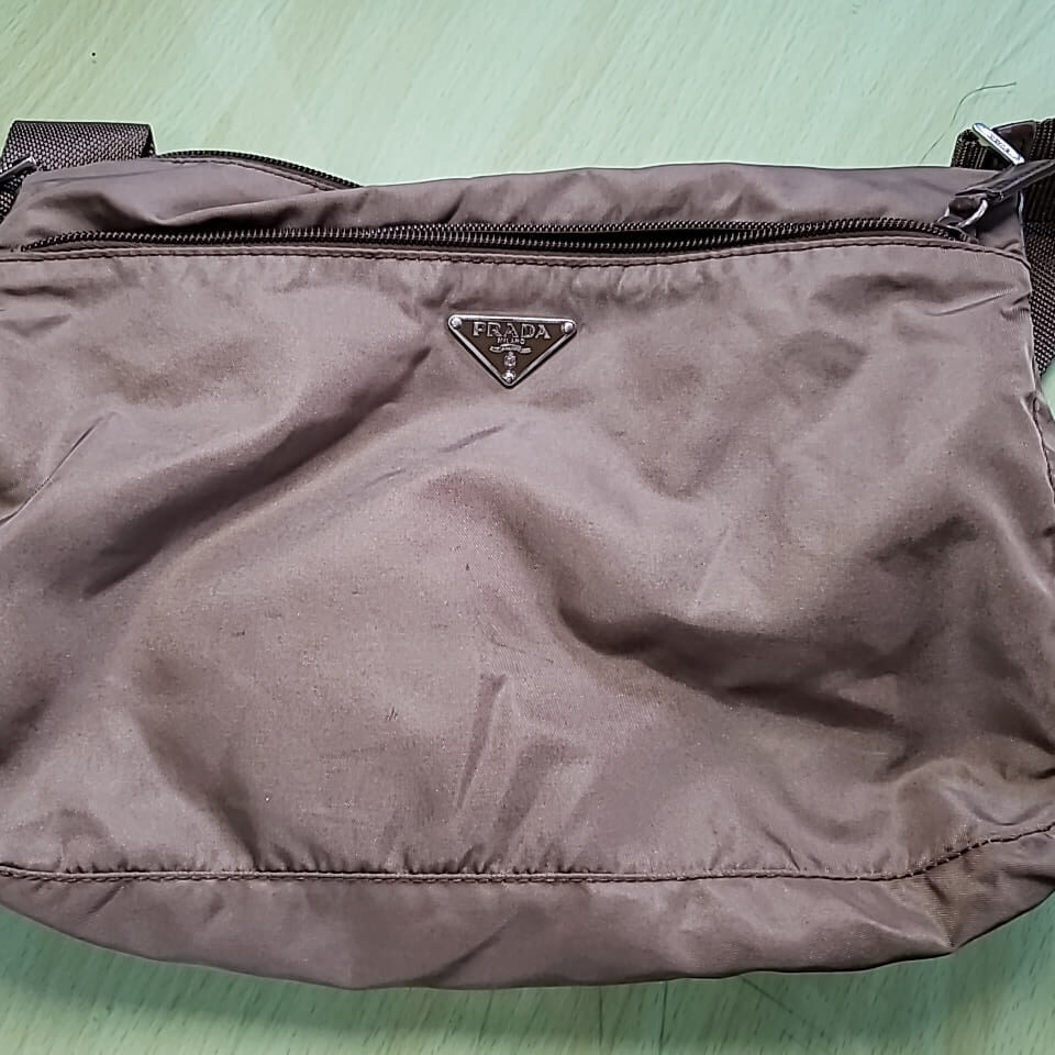 プラダ(PRADA) ナイロンショルダーバッグ・内袋破れ補修 | 鞄修理専門