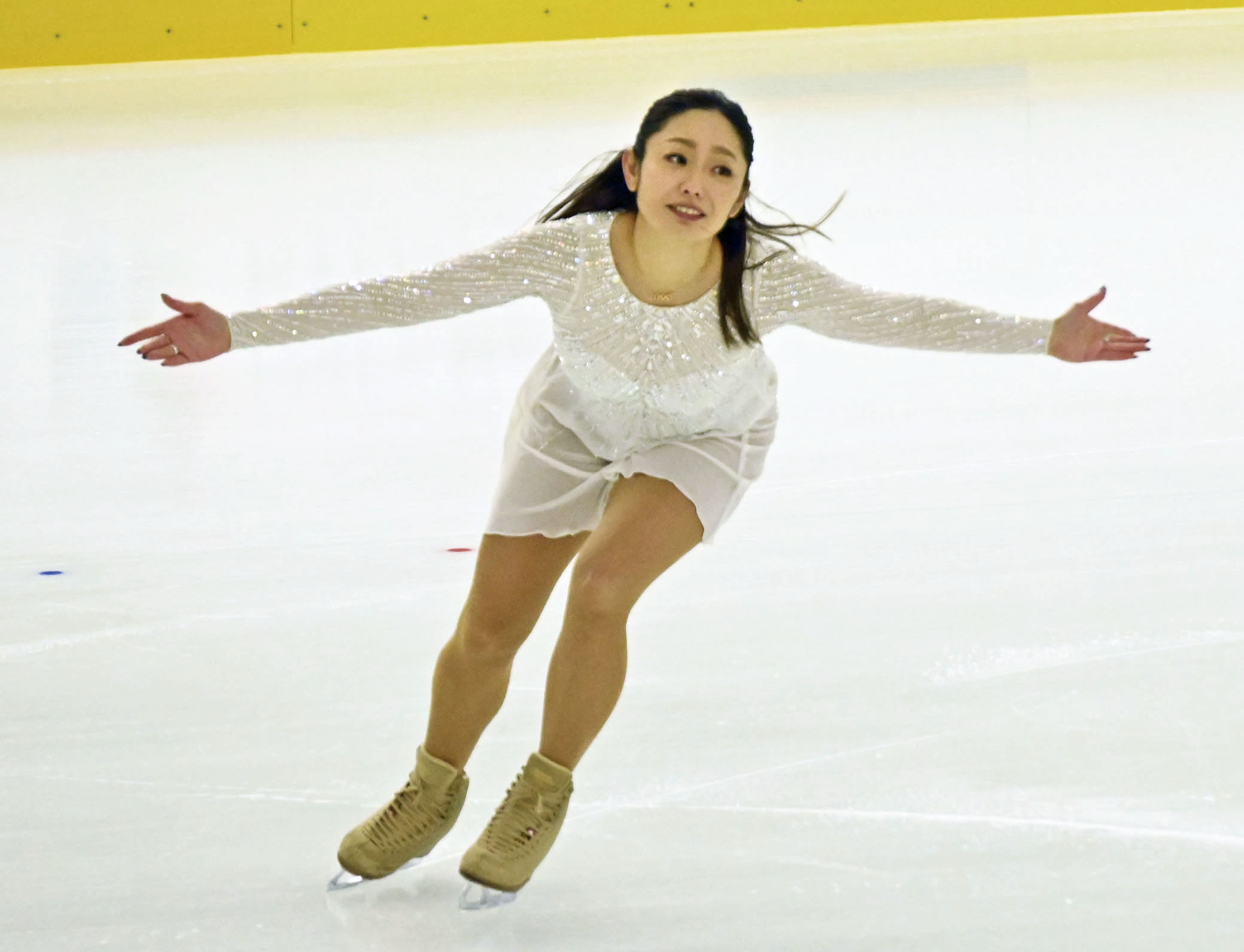 福岡市の通年型スケートリンク再開 元世界女王安藤さんが演技 - 産経