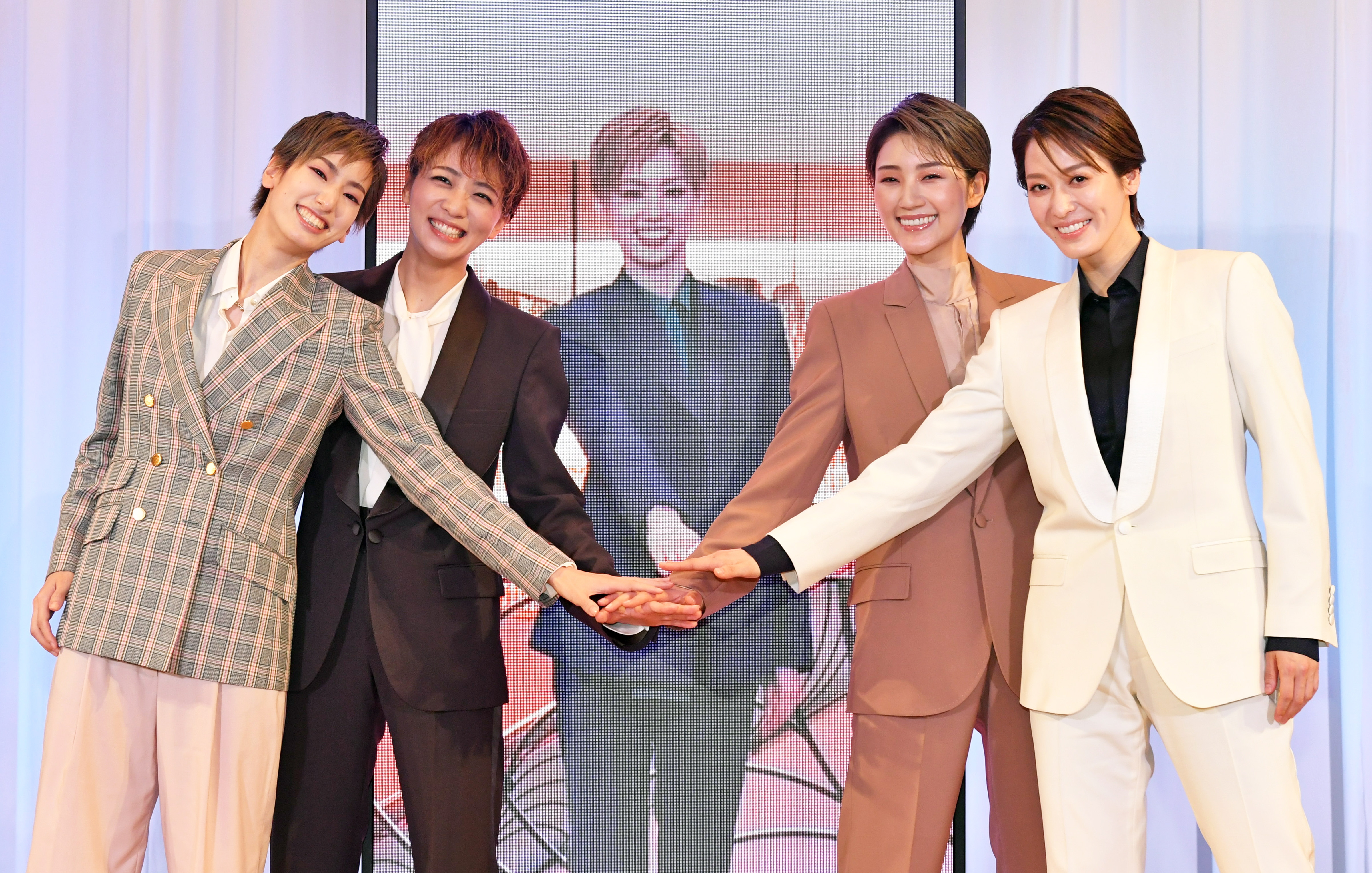 10年ぶり「ベルばら」にFF最新作、秋には大運動会も 来年110周年の宝塚