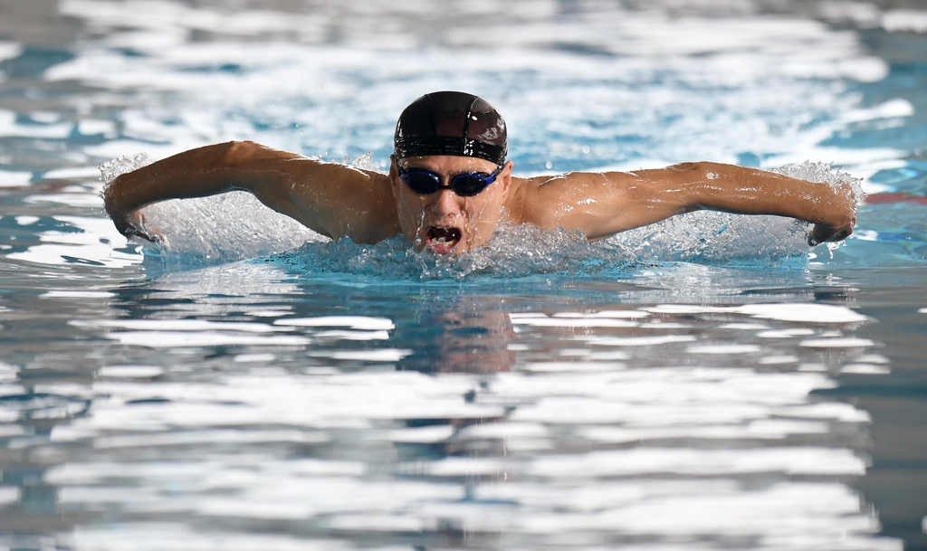 今も泳ぎ続ける1964年東京五輪の公式ポスターモデル、岩本光司さん