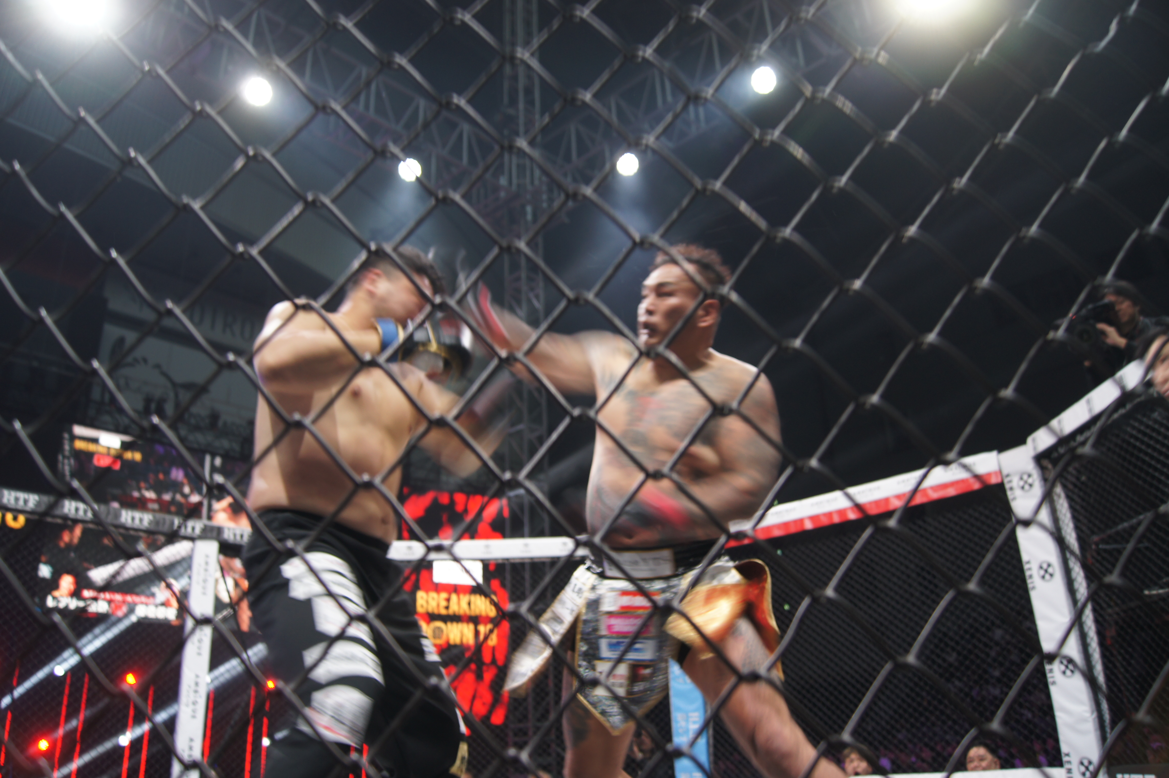 ブレイキングダウン18】大阪喧嘩自慢の爆音那智、レフリー金野との異色