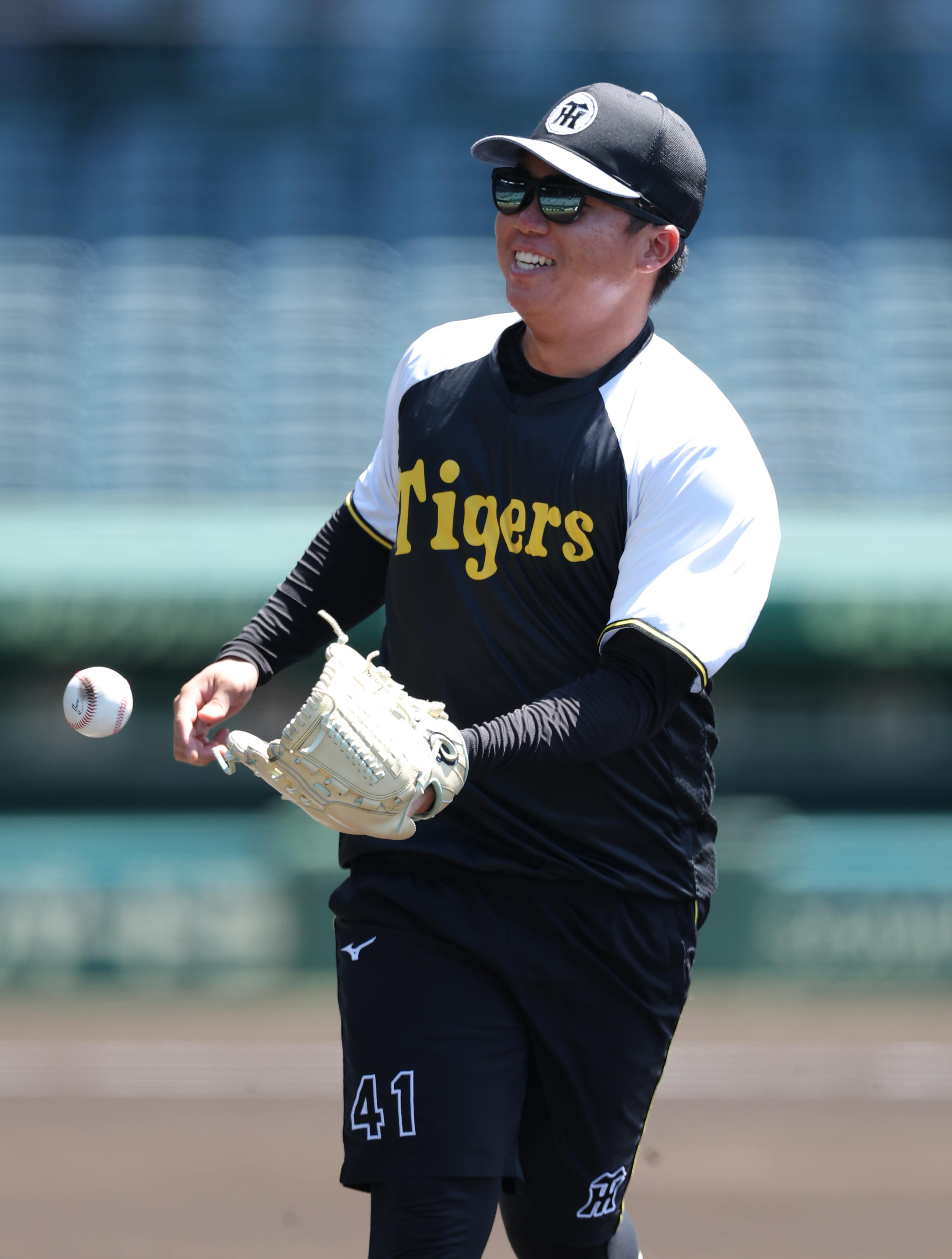 読売ジャイアンツ 巨人 門脇誠 岐阜 長良川球場 ガチャ BIG 缶バッジ