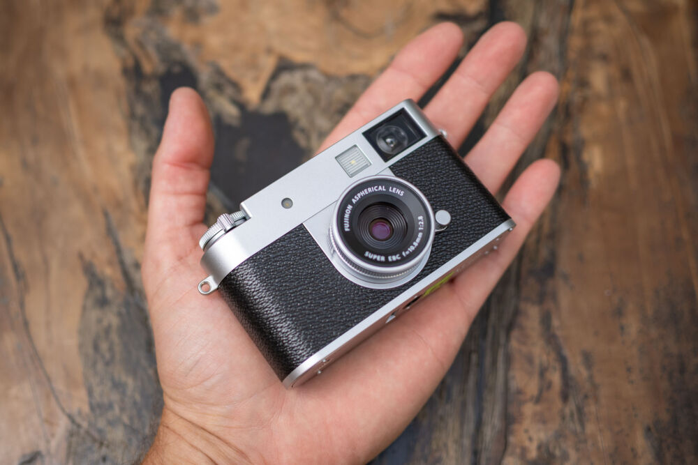 Fujifilm X half Review | a Film Camera, But Digital?