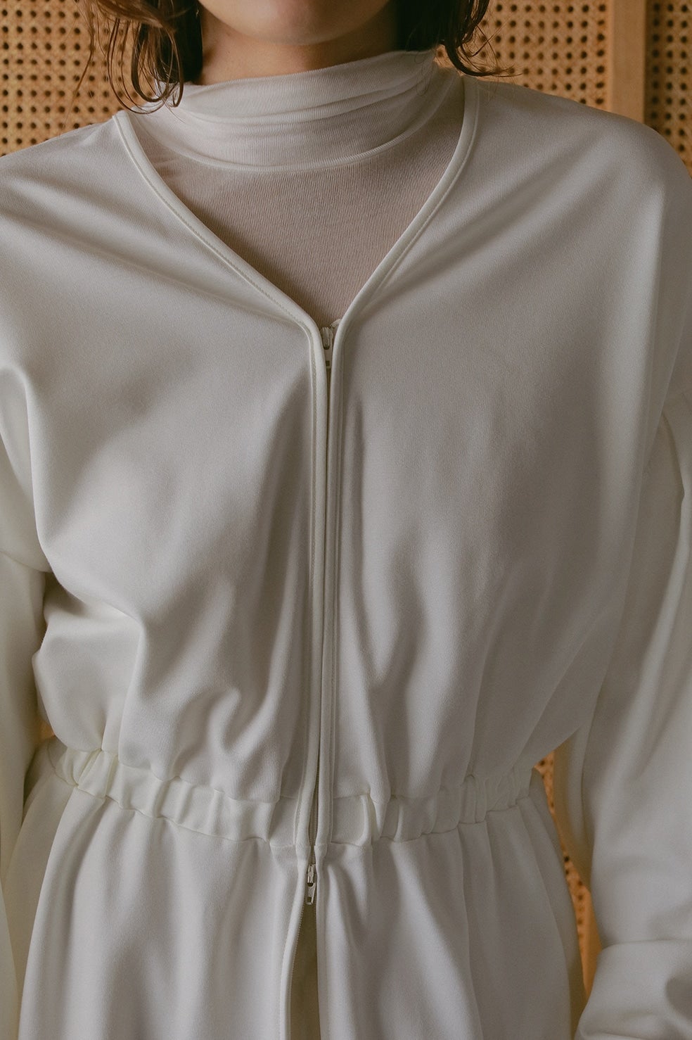 V NECK FRONT ZIP ONE PIECE｜DRESS(ドレス)｜MANOF OFFICIAL ONLINE STORE