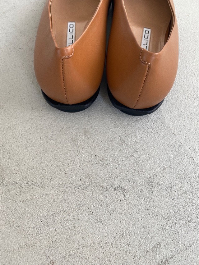 イタリアのブランド「PELLICO（ペリーコ）」のフラットパンプスを店舗