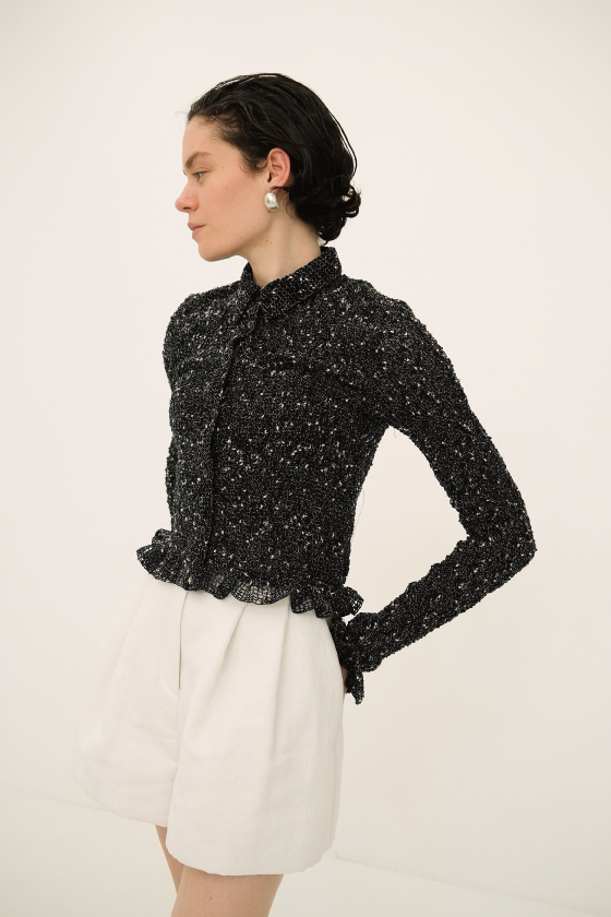 3月4日(火)発売アイテムのご紹介。メッシュのフリルトップスや