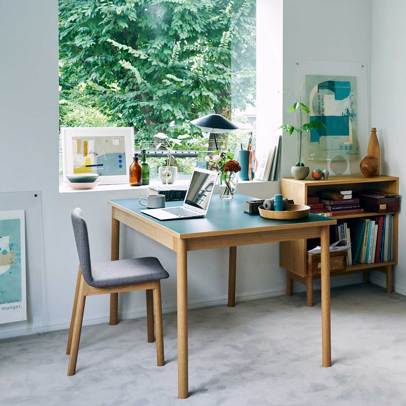 IDEEの名作「STILT TABLE」に新色「グリーンブラック」登場、限定