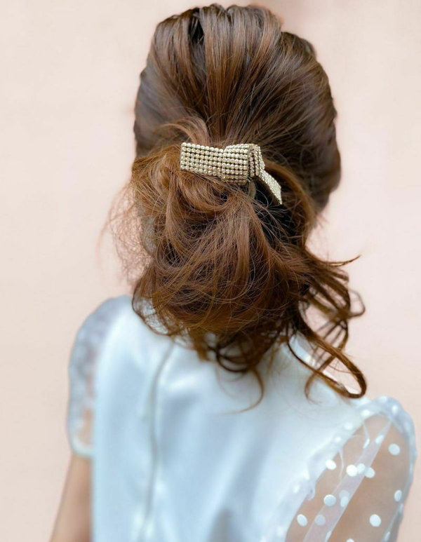 夏の陽射しに負けない！キラキラと輝くヘアゴム【ドレスポニー