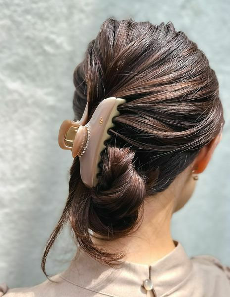 最旬】くすみカラーをとりいれた秋のヘアクリップ | acca(アッカ