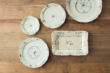 繊細な筆使いとセンスに驚愕必至 藤田佳三の染め付け皿が欲しい