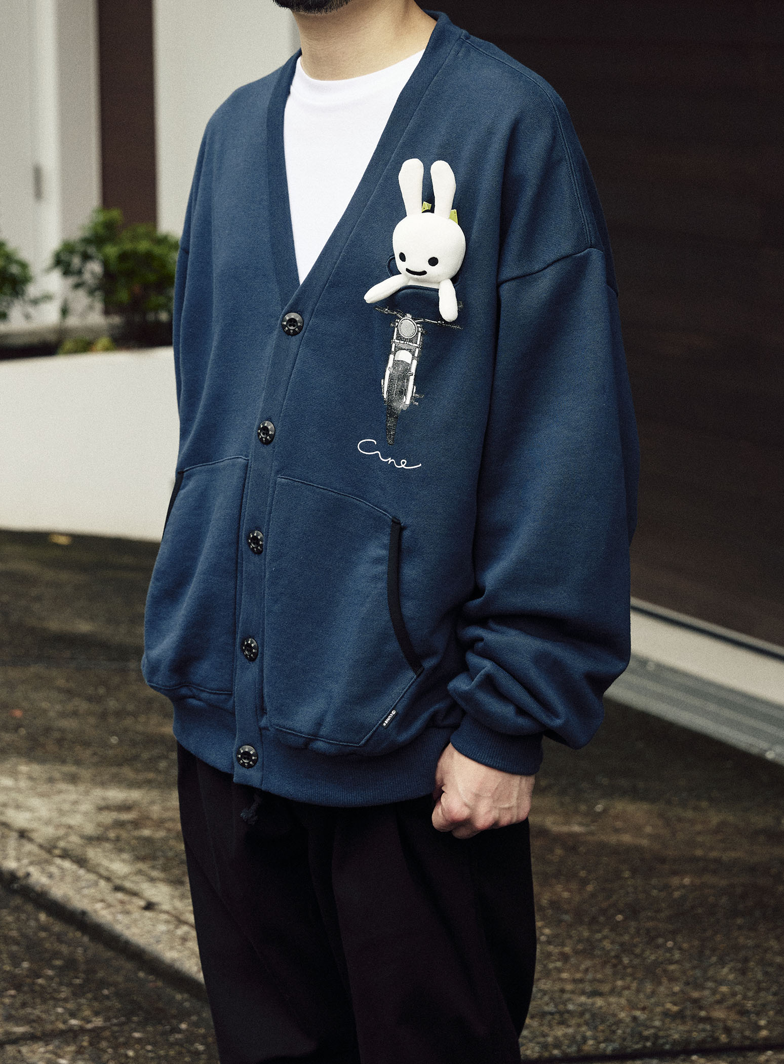 スウェットビッグカーディガン バイクとうさちゃん｜ウサギがいる