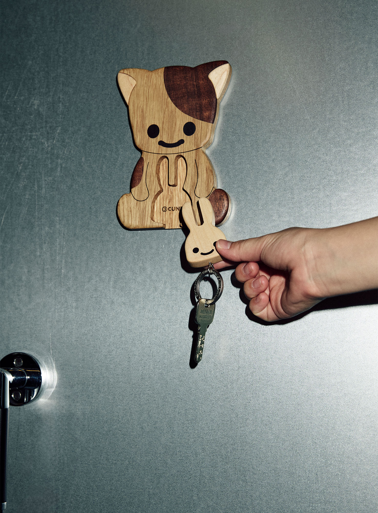 木のフックとキーリング ねこちゃんとうさぎ｜ウサギがいる｜CUNE