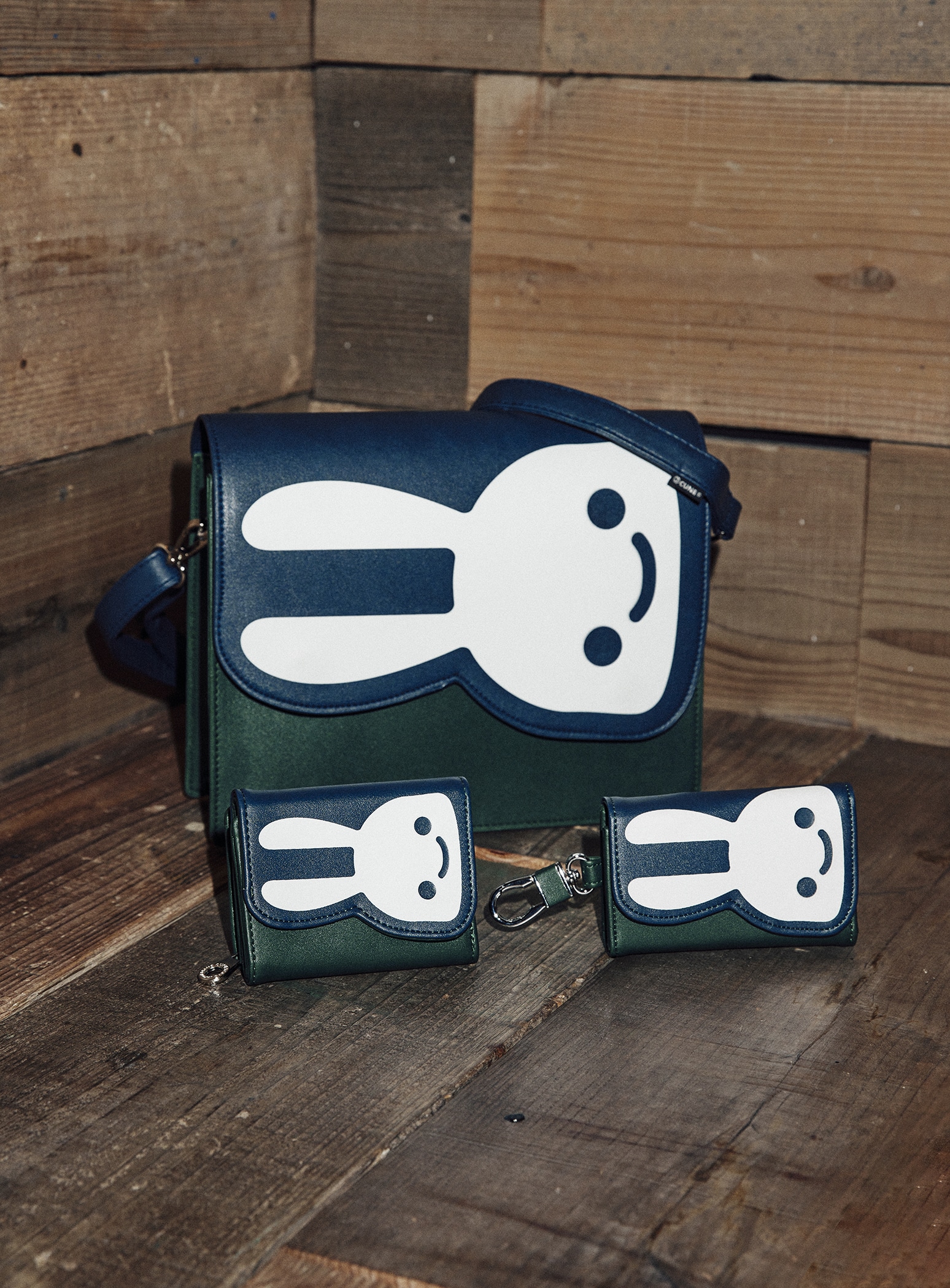 ウサギフラップショルダーバッグ｜ウサギがいる｜CUNE ONLINE STORE