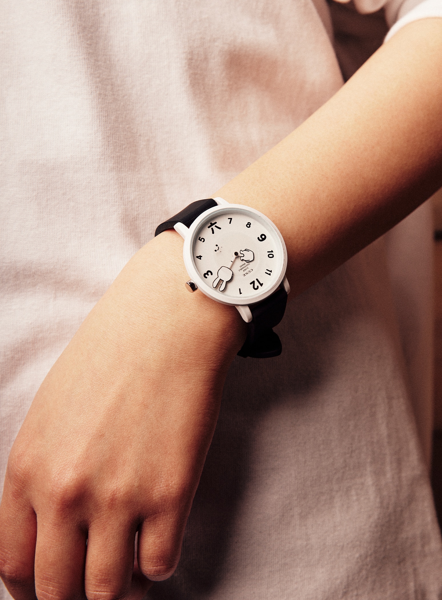 シリコンバンドウォッチ 2秒うさちゃん｜ウサギがいる｜CUNE ONLINE STORE