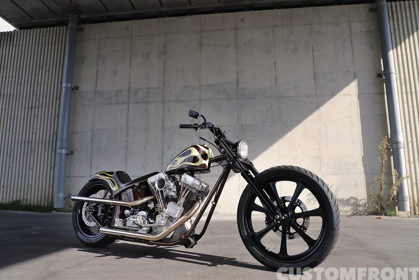 ハーレー エボリューションのロー&ロングドラッグレーサースタイル