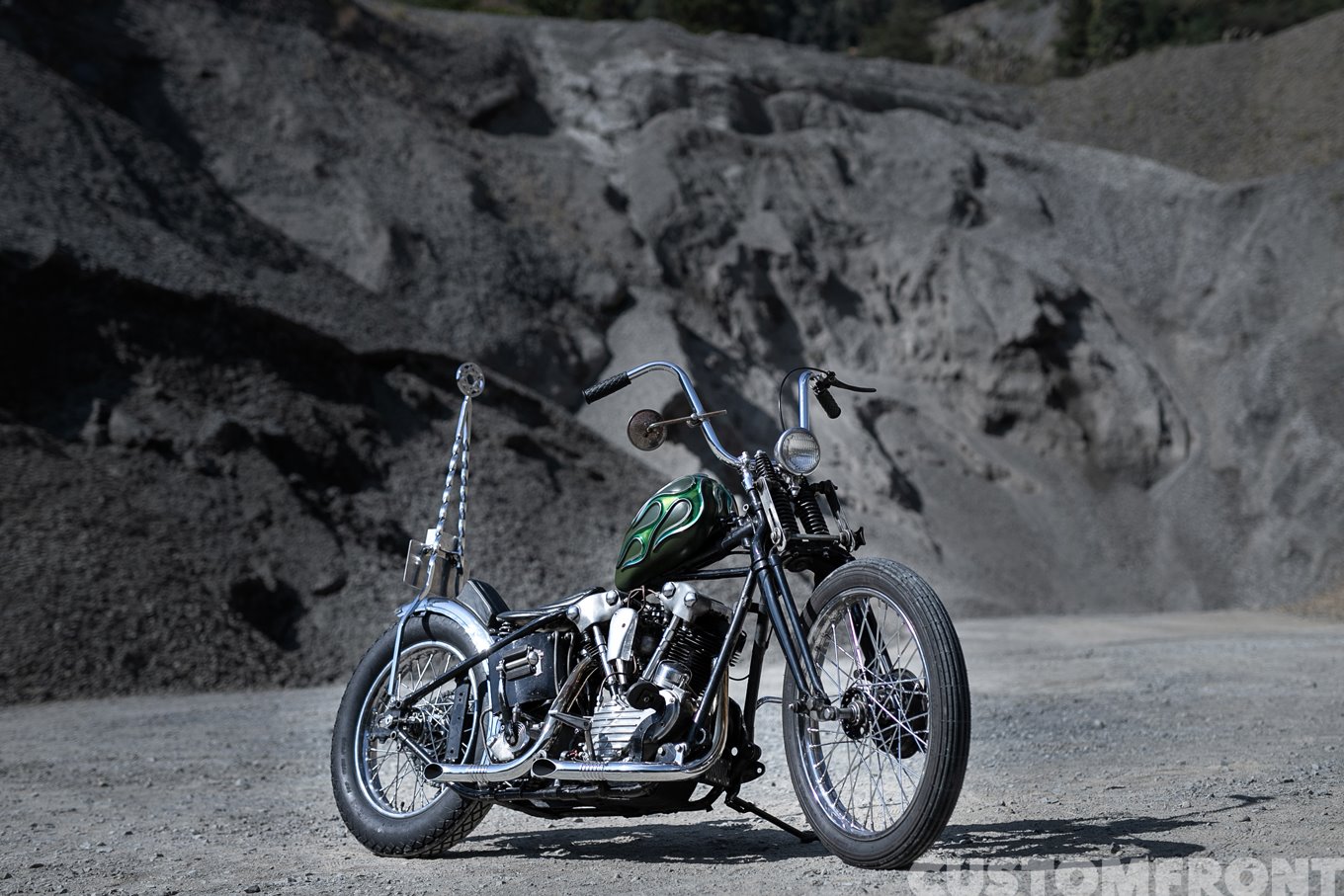 LUCK MOTORCYCLESのナックルヘッドチョッパー EL 1945年・ラック