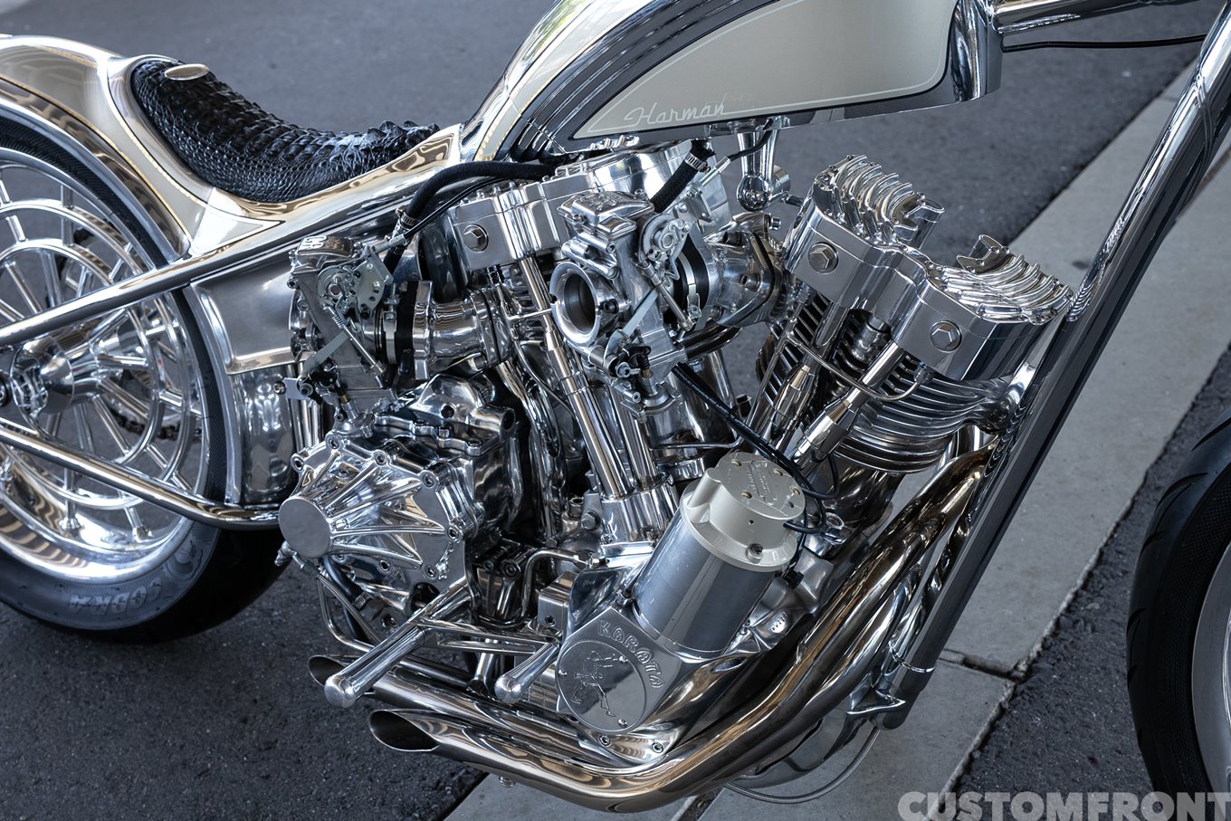 SUICIDE CUSTOMSのハーレー ショベルヘッドの世界最高峰のショー