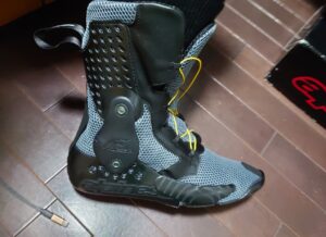 アルパインスターズ レーシングブーツ Supertech R を購入 履き方